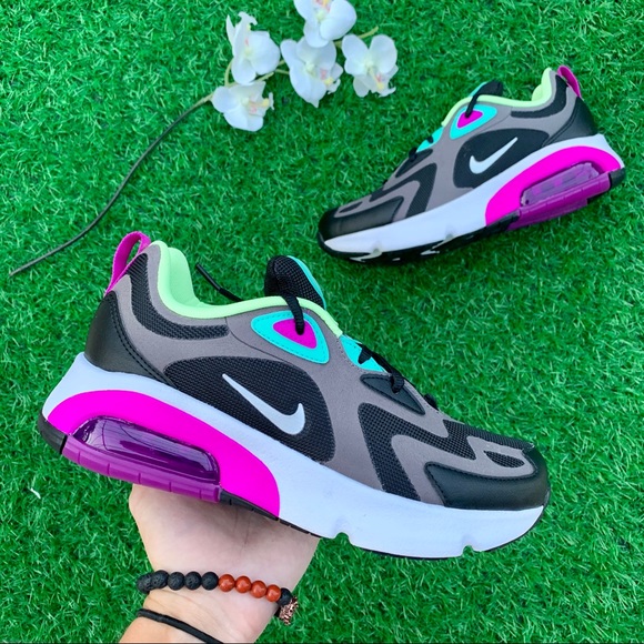 Nike Shoes - Nike Air Max 200 Womens